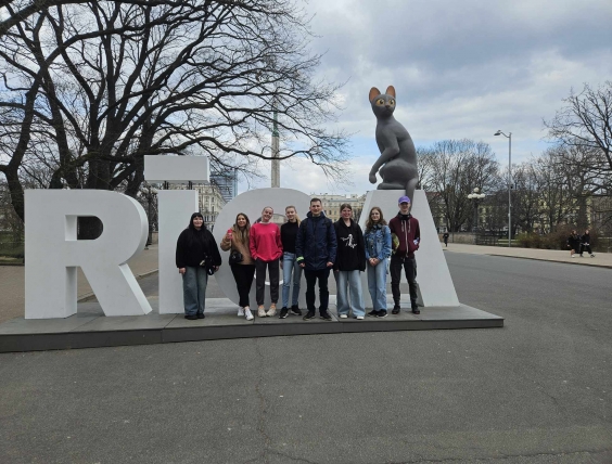 0004_1000011909_1744026973-9ecd896bf41b9be85a2e6eb97839cf1a.jpg